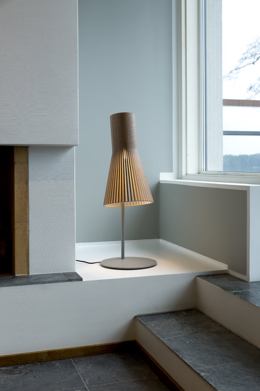 Lampe à poser au design scandinave 4220 en bois naturel par Secto Design